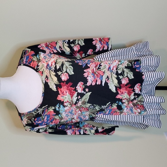 Umgee Floral Contrast Pleat Neck Top